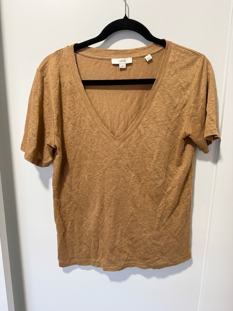Vince Short Sleeve V-Neck Tee In Camel